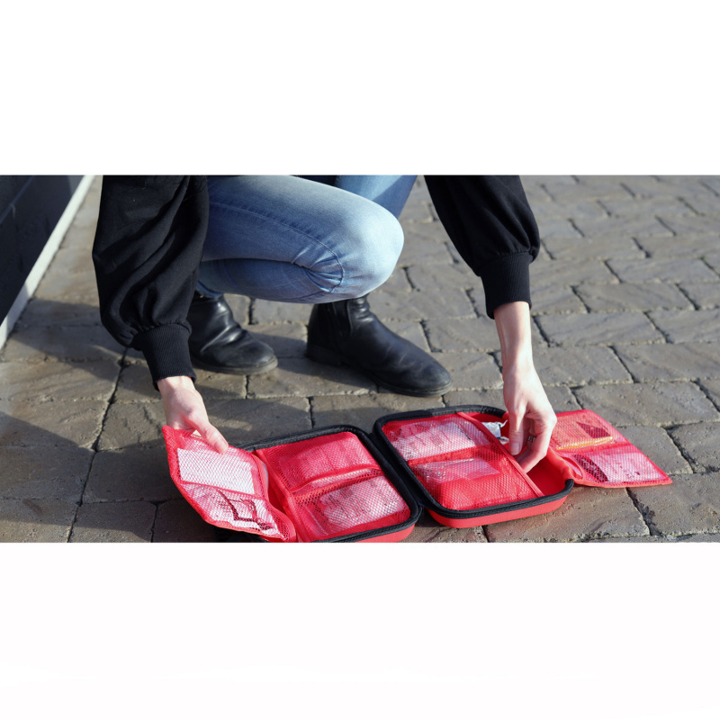 F�rsta Hj�lpen-v�ska Stor 64 delar R�d