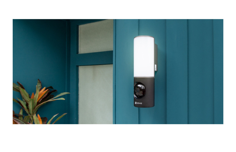 EZVIZ LC3 �VERVAKNINGSKAMERA + UTOMHUSLAMPA